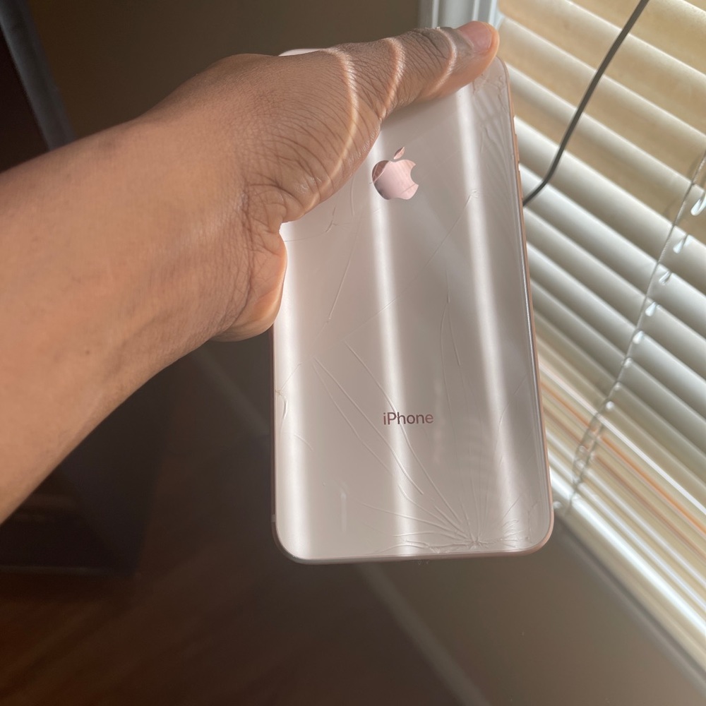 Used iPhone8+ - Picture 3 of 7